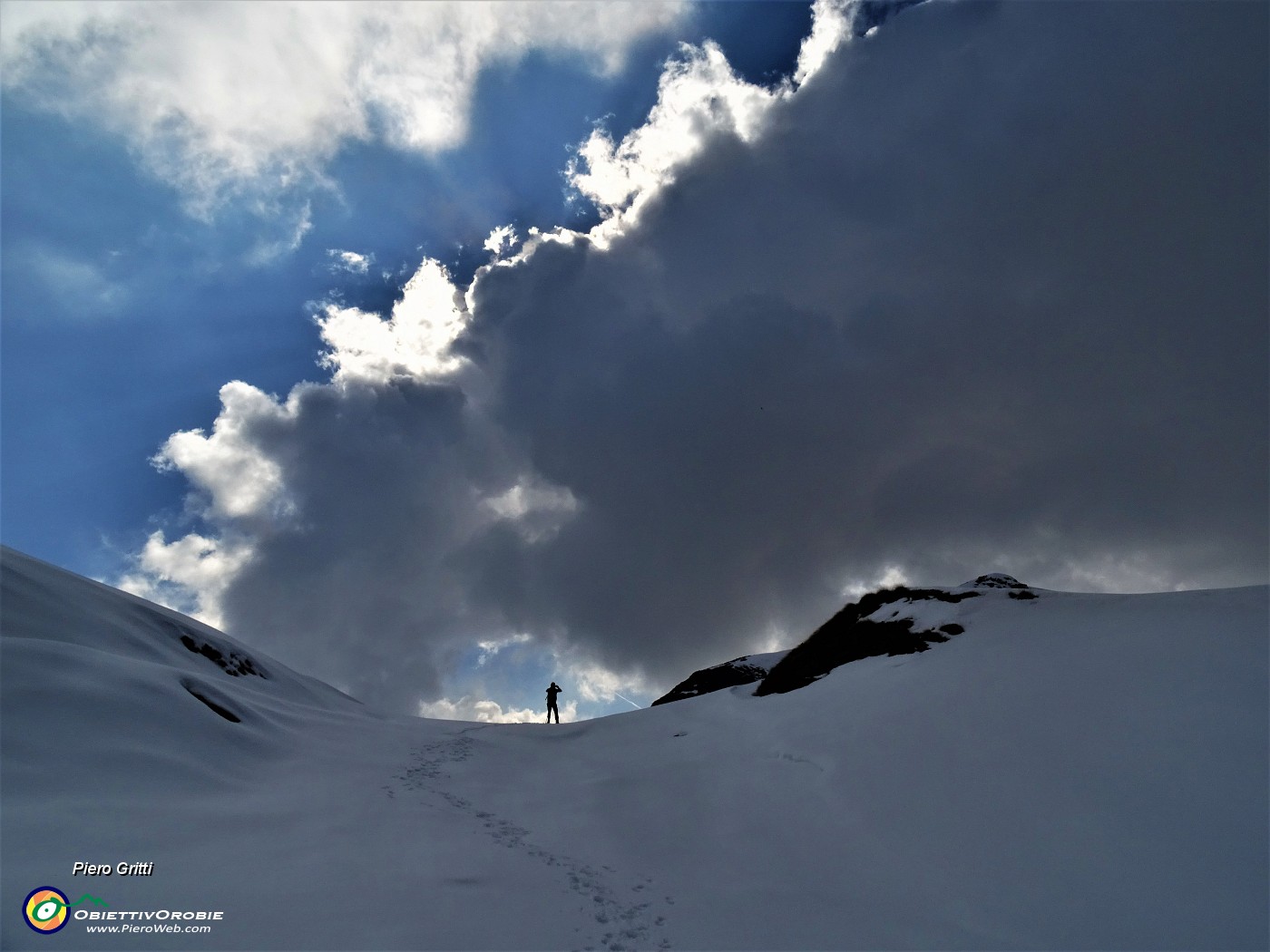 67 Camminando sulla neve tra le nuvole....JPG